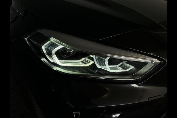 BMW 1-serie M135i xDrive Executive Pano|Keyless|Sfeer|HuD