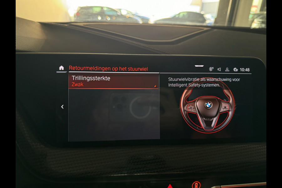 BMW 1-serie M135i xDrive Executive Pano|Keyless|Sfeer|HuD