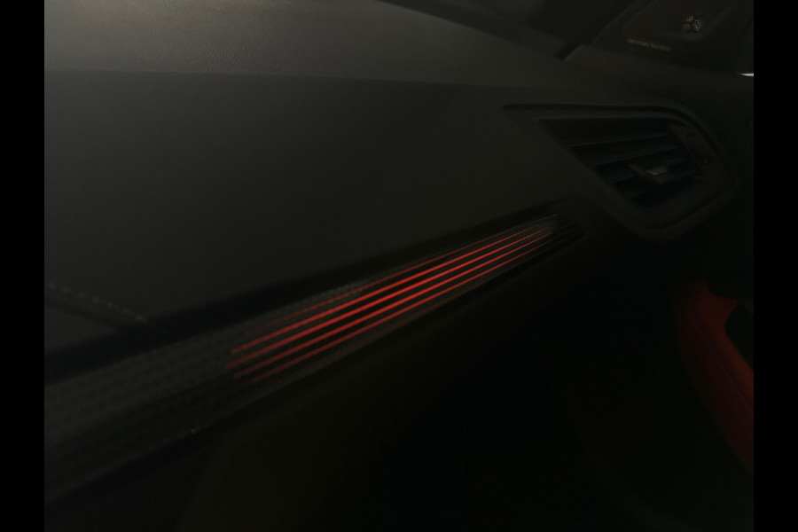 BMW 1-serie M135i xDrive Executive Pano|Keyless|Sfeer|HuD