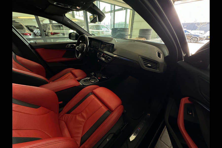 BMW 1-serie M135i xDrive Executive Pano|Keyless|Sfeer|HuD