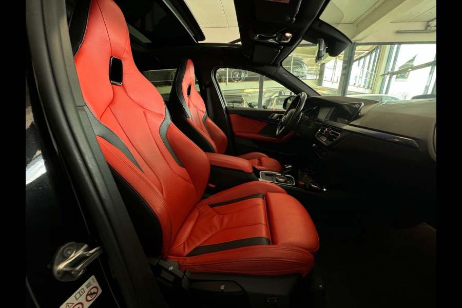 BMW 1-serie M135i xDrive Executive Pano|Keyless|Sfeer|HuD