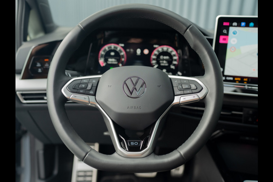 Volkswagen Golf 1.5 eTSI 50 Edition | Panodak | Trekhaak wegkl. | Stoelgeheugen | Head Up | IQ Light | Prijs Rijklaar!!