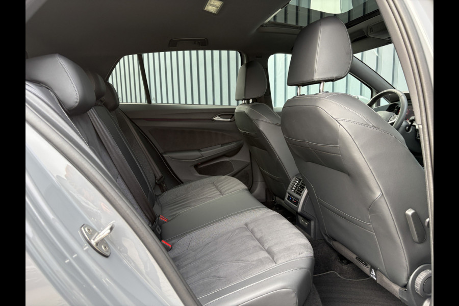 Volkswagen Golf 1.5 eTSI 50 Edition | Panodak | Trekhaak wegkl. | Stoelgeheugen | Head Up | IQ Light | Prijs Rijklaar!!