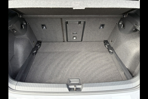 Volkswagen Golf 1.5 eTSI 50 Edition | Panodak | Trekhaak wegkl. | Stoelgeheugen | Head Up | IQ Light | Prijs Rijklaar!!