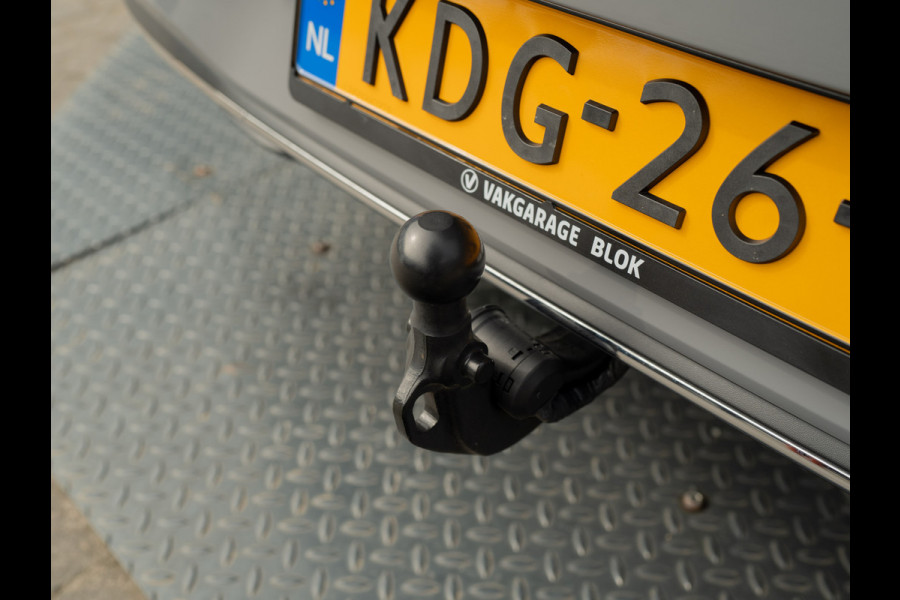 Volkswagen Golf 1.5 eTSI 50 Edition | Panodak | Trekhaak wegkl. | Stoelgeheugen | Head Up | IQ Light | Prijs Rijklaar!!