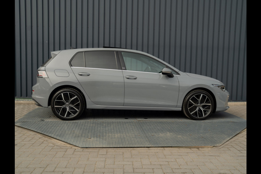 Volkswagen Golf 1.5 eTSI 50 Edition | Panodak | Trekhaak wegkl. | Stoelgeheugen | Head Up | IQ Light | Prijs Rijklaar!!