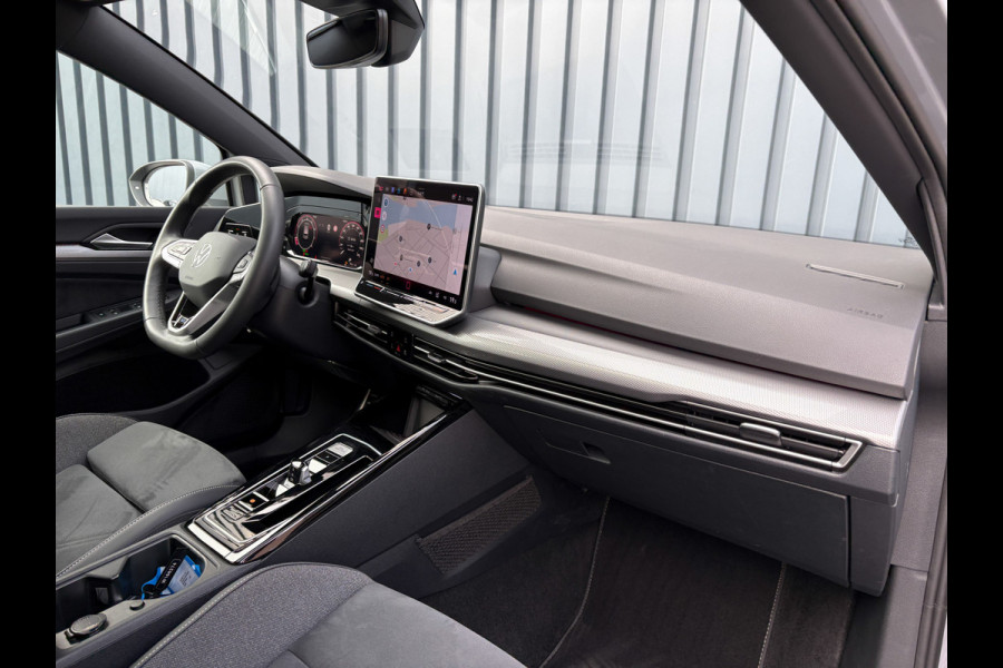 Volkswagen Golf 1.5 eTSI 50 Edition | Panodak | Trekhaak wegkl. | Stoelgeheugen | Head Up | IQ Light | Prijs Rijklaar!!