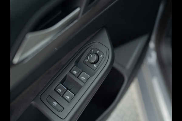 Volkswagen Golf 1.5 eTSI 50 Edition | Panodak | Trekhaak wegkl. | Stoelgeheugen | Head Up | IQ Light | Prijs Rijklaar!!