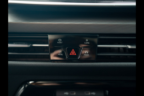 Volkswagen Golf 1.5 eTSI 50 Edition | Panodak | Trekhaak wegkl. | Stoelgeheugen | Head Up | IQ Light | Prijs Rijklaar!!