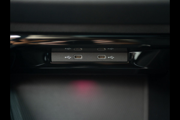 Volkswagen Golf 1.5 eTSI 50 Edition | Panodak | Trekhaak wegkl. | Stoelgeheugen | Head Up | IQ Light | Prijs Rijklaar!!