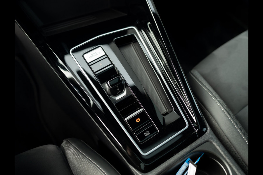 Volkswagen Golf 1.5 eTSI 50 Edition | Panodak | Trekhaak wegkl. | Stoelgeheugen | Head Up | IQ Light | Prijs Rijklaar!!