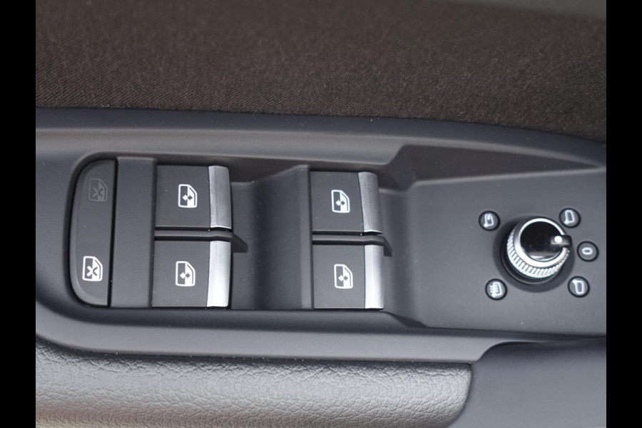 Audi Q5 50 TFSI e 300pk PHEV S-Line | DEMO ! | Navigatie Camera Parkeersensoren Head-up-display Stoelverwarming Ledverlichting Cruise Control Getinte ramen Climate Control