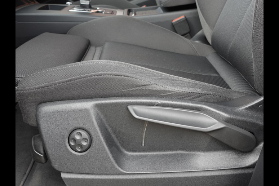 Audi Q5 50 TFSI e 300pk PHEV S-Line | DEMO ! | Navigatie Camera Parkeersensoren Head-up-display Stoelverwarming Ledverlichting Cruise Control Getinte ramen Climate Control