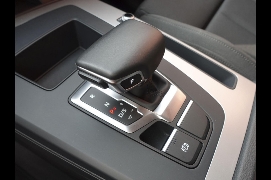 Audi Q5 50 TFSI e 300pk PHEV S-Line | DEMO ! | Navigatie Camera Parkeersensoren Head-up-display Stoelverwarming Ledverlichting Cruise Control Getinte ramen Climate Control