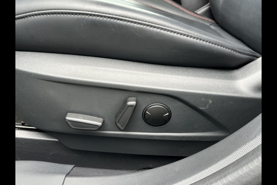 Ford Mustang Mach-E AWD 75 kWh SOH 95% |14.000KM!! VAN € 34.900,- VOOR € 31.877,- UW LENTEVOORDEEL € 3.023,-!| ORIG. NL NAP| EERSTE EIGENAAR| ELEKTRISCHE ACHTERKLEP| B&O| 360 CAMERA| STOEL + STUURVERWARMING| PANO