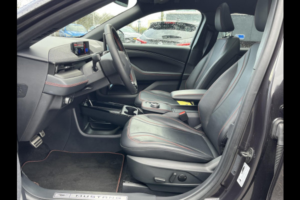 Ford Mustang Mach-E AWD 75 kWh SOH 95% |14.000KM!! VAN € 34.900,- VOOR € 31.877,- UW LENTEVOORDEEL € 3.023,-!| ORIG. NL NAP| EERSTE EIGENAAR| ELEKTRISCHE ACHTERKLEP| B&O| 360 CAMERA| STOEL + STUURVERWARMING| PANO