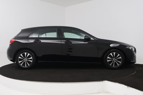 Mercedes-Benz A-Klasse 180 Business Solution (ACHTERUITRIJCAMERA, CRUISE CONTROL, NAVIGATIE, PARKEERSENSOREN)