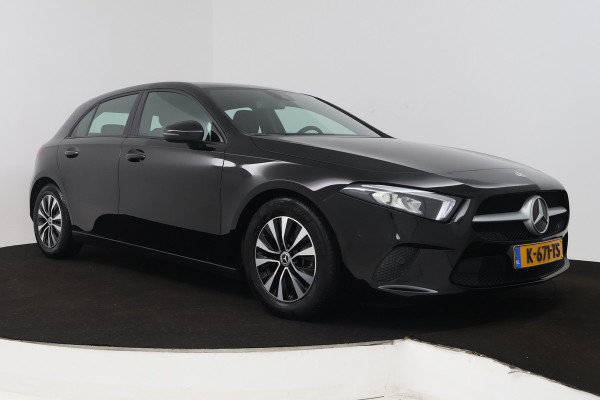 Mercedes-Benz A-Klasse 180 Business Solution (ACHTERUITRIJCAMERA, CRUISE CONTROL, NAVIGATIE, PARKEERSENSOREN)