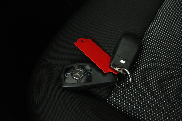 Mercedes-Benz A-Klasse 180 Business Solution (ACHTERUITRIJCAMERA, CRUISE CONTROL, NAVIGATIE, PARKEERSENSOREN)