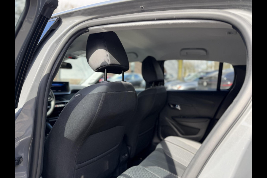 Peugeot 208 1.2 Hybrid 110 e-DCS6 Allure VAN €25.900,- NU VOOR SLECHTS €22.877,- Uw LENTEVOORDEEL €3.023,-FABRIEKSGARANTIE t/m 03-2027 | TOPSTAAT! | KEYLESS ENTRY | APPLE CARPLAY-ANDROID AUTO| PARKEERSENSOREN VOOR EN ACHTER |