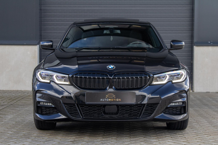 BMW 3-serie 330e PANO MEMORY M PAKKET CAMERA HUD TREKHAAK