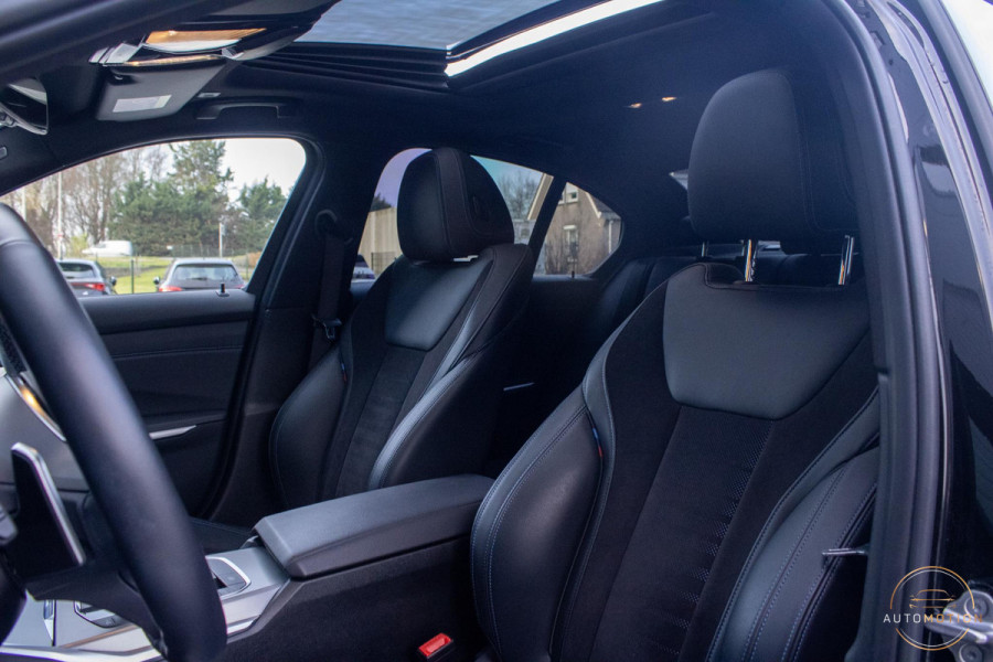 BMW 3-serie 330e PANO MEMORY M PAKKET CAMERA HUD TREKHAAK