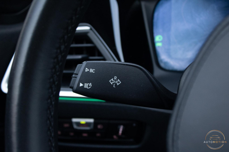 BMW 3-serie 330e PANO MEMORY M PAKKET CAMERA HUD TREKHAAK