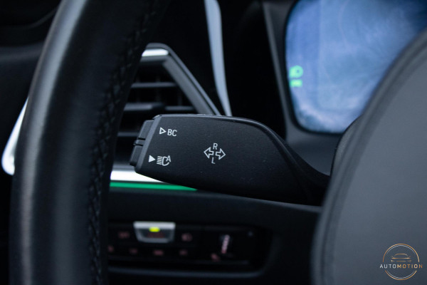 BMW 3-serie 330e PANO MEMORY M PAKKET CAMERA HUD TREKHAAK