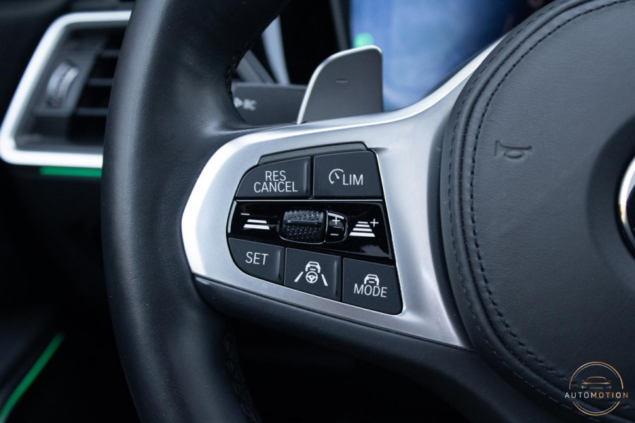 BMW 3-serie 330e PANO MEMORY M PAKKET CAMERA HUD TREKHAAK