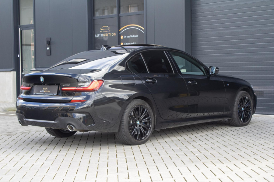 BMW 3-serie 330e PANO MEMORY M PAKKET CAMERA HUD TREKHAAK