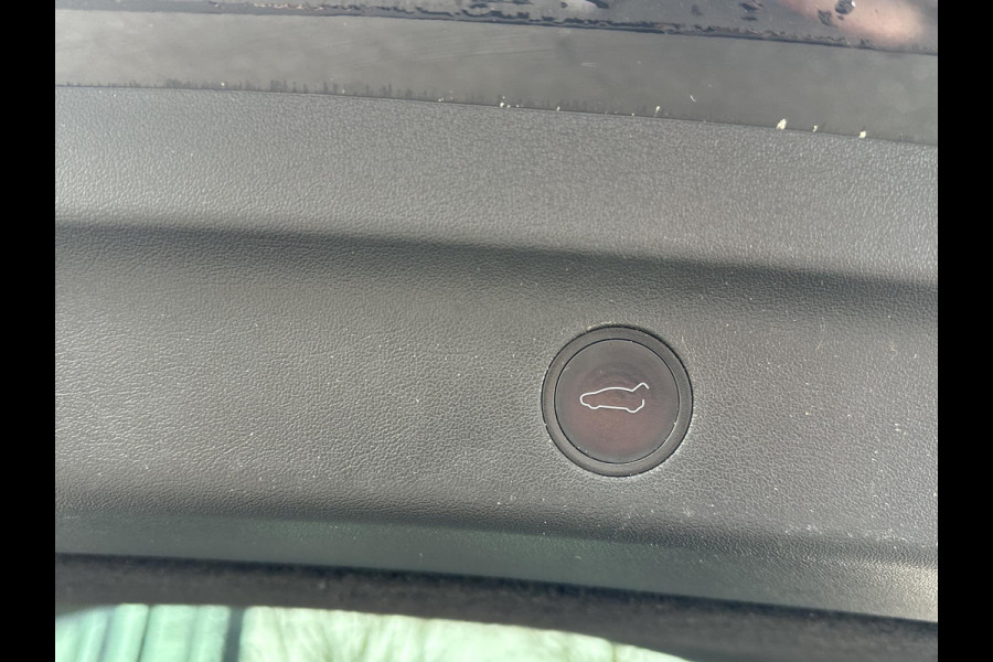 Tesla Model Y Long Range AWD 75 kWh SOH 88%|BTW|VAN €30.900,- NU VOOR SLECHTS €28.877,- Uw LENTEVOORDEEL €2.023,- | AFNEEMBARE TREKHAAK|DE HOOGVOLTACCU EN AANDRIJFLIJN GARANTIE TOT 2030 of 192.000KM| AUTOPILOT| STOEL+ STUURVERWARMING| ACHTERBANK VERWARMD