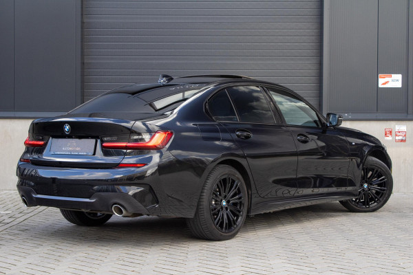 BMW 3-serie 330e PANO MEMORY M PAKKET CAMERA HUD TREKHAAK