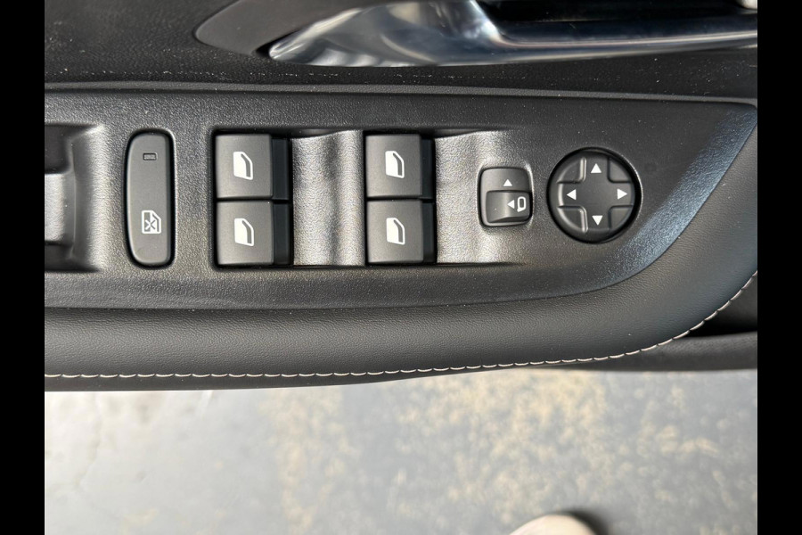 Peugeot 208 1.2 Hybrid 145 e-DCS6 Allure Automaat Stoelverwarming 1 Jaar Garantie