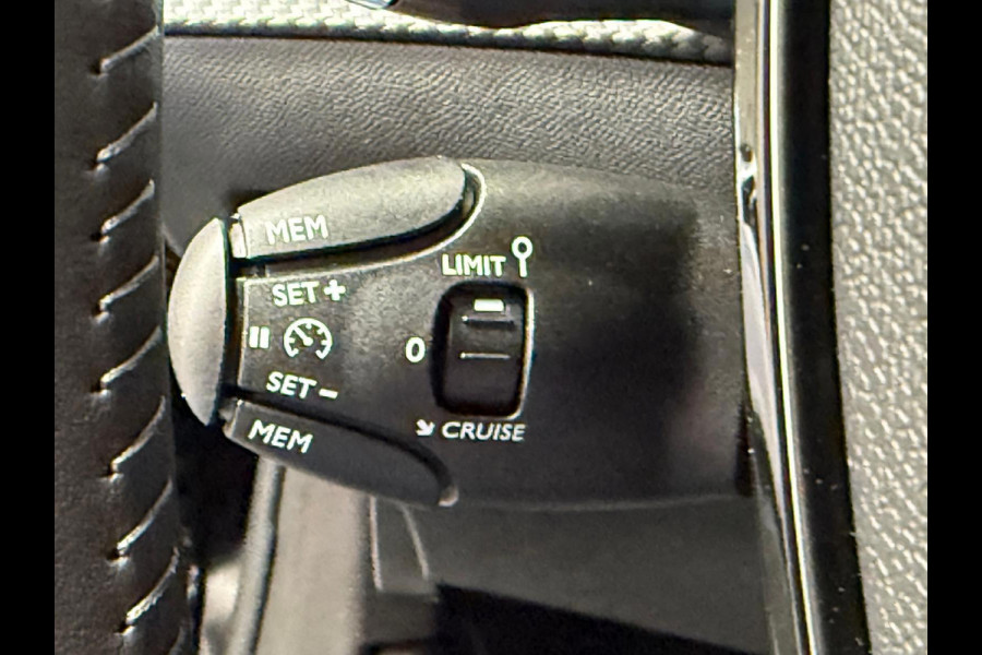 Peugeot 208 1.2 Hybrid 145 e-DCS6 Allure Automaat Stoelverwarming 1 Jaar Garantie