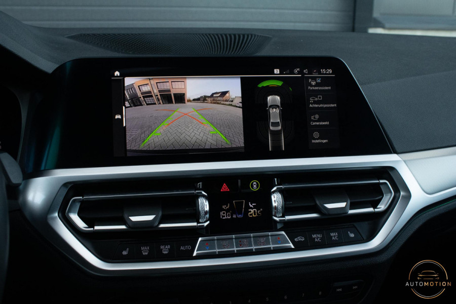 BMW 3-serie 330e PANO MEMORY M PAKKET CAMERA HUD TREKHAAK