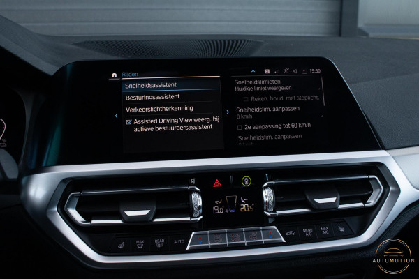BMW 3-serie 330e PANO MEMORY M PAKKET CAMERA HUD TREKHAAK