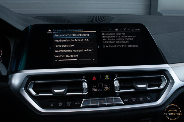 BMW 3-serie 330e PANO MEMORY M PAKKET CAMERA HUD TREKHAAK