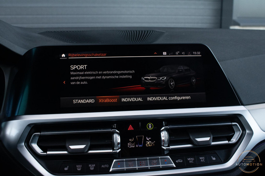 BMW 3-serie 330e PANO MEMORY M PAKKET CAMERA HUD TREKHAAK