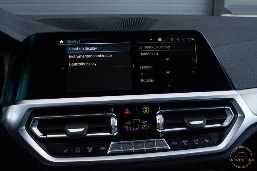 BMW 3-serie 330e PANO MEMORY M PAKKET CAMERA HUD TREKHAAK