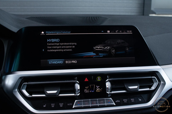 BMW 3-serie 330e PANO MEMORY M PAKKET CAMERA HUD TREKHAAK