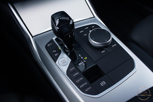 BMW 3-serie 330e PANO MEMORY M PAKKET CAMERA HUD TREKHAAK