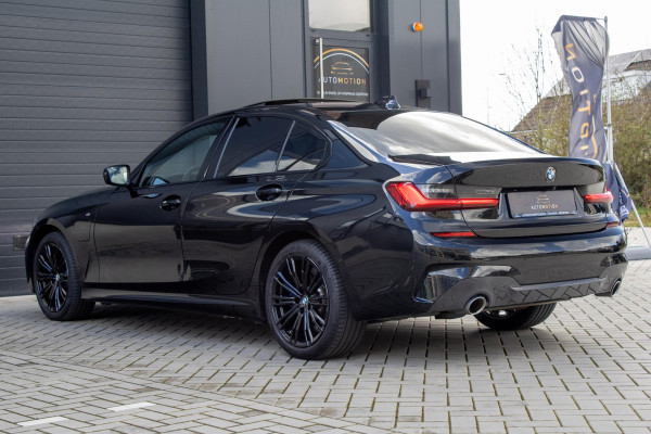 BMW 3-serie 330e PANO MEMORY M PAKKET CAMERA HUD TREKHAAK