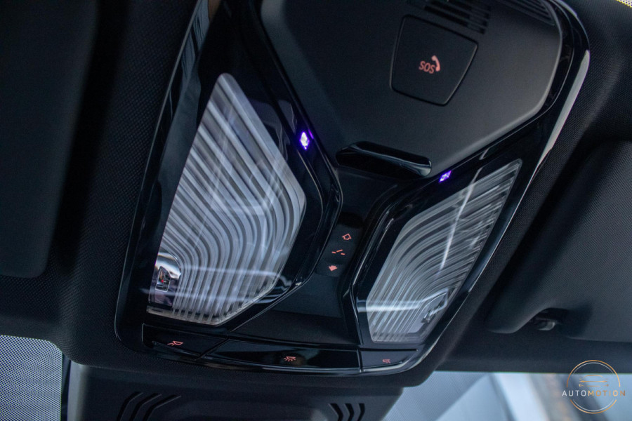 BMW 3-serie 330e PANO MEMORY M PAKKET CAMERA HUD TREKHAAK