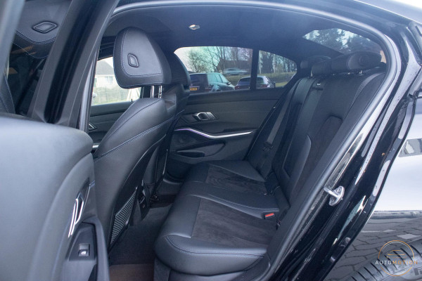 BMW 3-serie 330e PANO MEMORY M PAKKET CAMERA HUD TREKHAAK