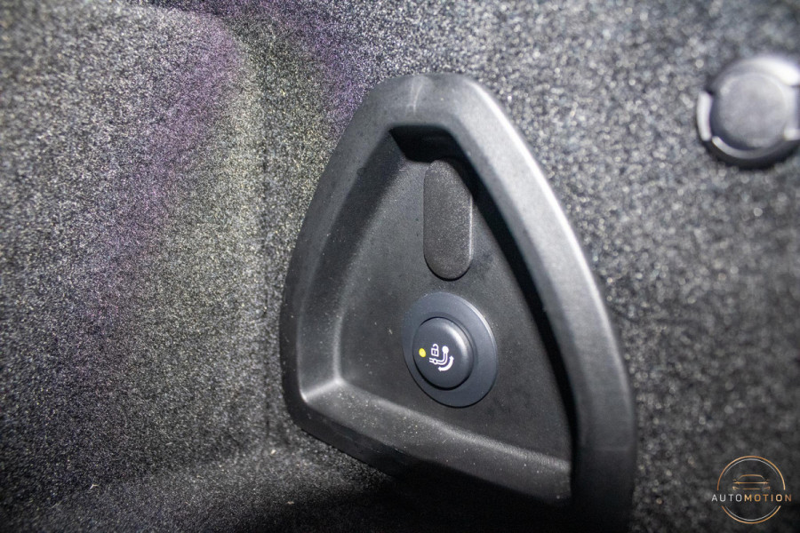 BMW 3-serie 330e PANO MEMORY M PAKKET CAMERA HUD TREKHAAK