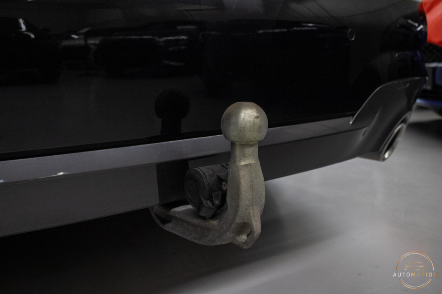 BMW 3-serie 330e PANO MEMORY M PAKKET CAMERA HUD TREKHAAK