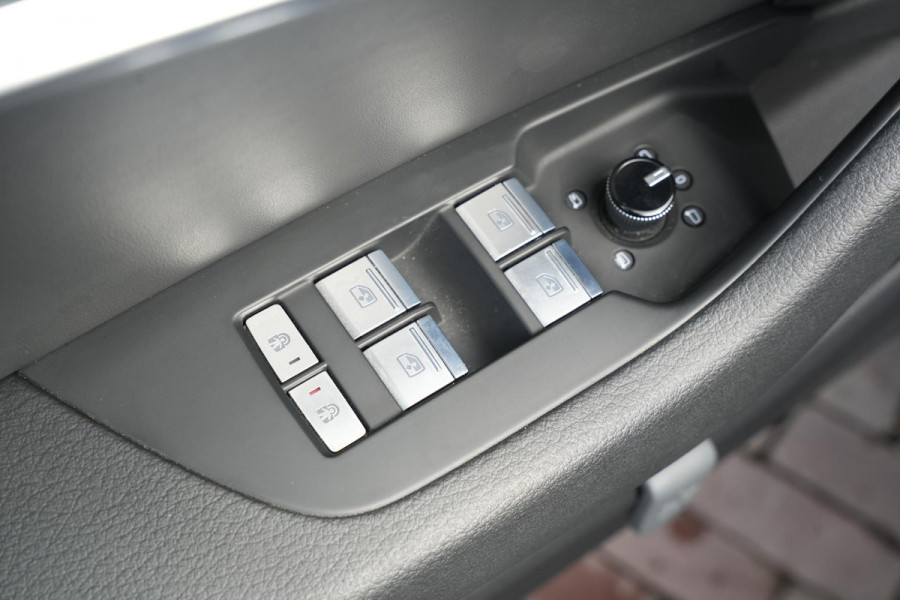 Audi A6 Avant 40 TFSI S edition LED Virtual Dash Cruise S Line Stoelverw. DAB+