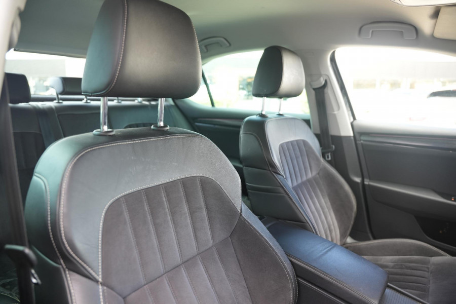 Škoda Superb 1.5 TSI ACT Business Edition Adaptieve Cruise Virtual Dash Leer Alcantara