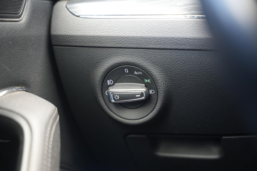 Škoda Superb 1.5 TSI ACT Business Edition Adaptieve Cruise Virtual Dash Leer Alcantara