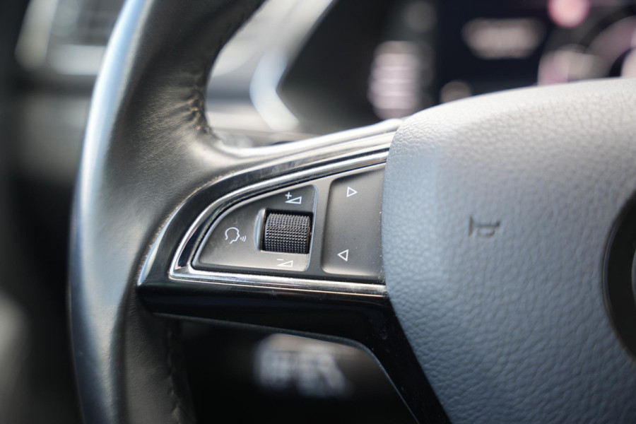 Škoda Superb 1.5 TSI ACT Business Edition Adaptieve Cruise Virtual Dash Leer Alcantara